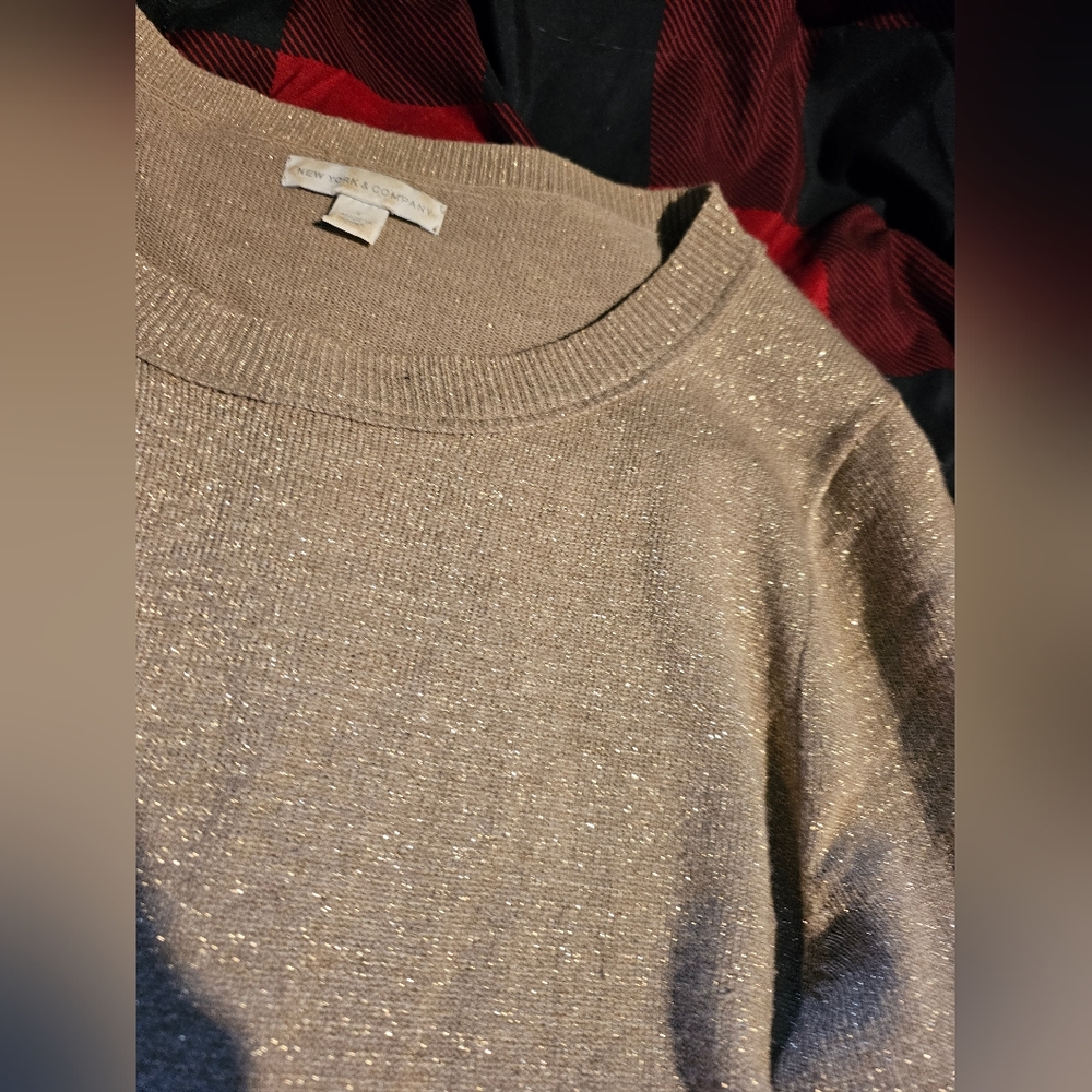 Gold quarter sleeve shirt